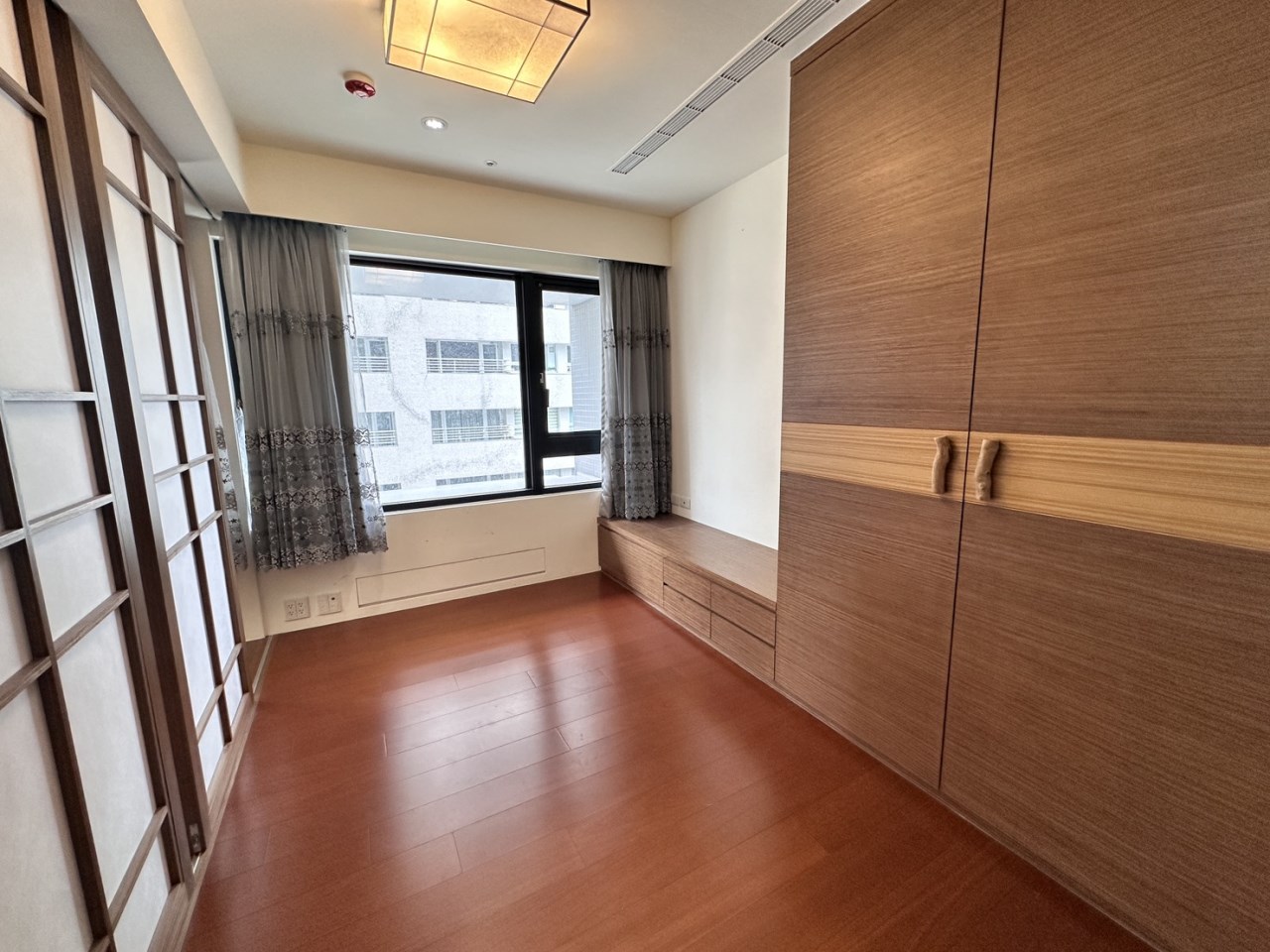 林森北351忠泰味整層四房
